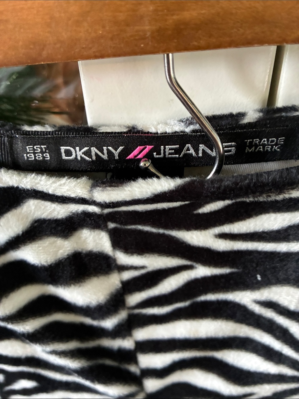 DKNY Jeans jr sz 7 Zebra Print Wide-Leg Pants - Black & White furry euc - Picture 4 of 8
